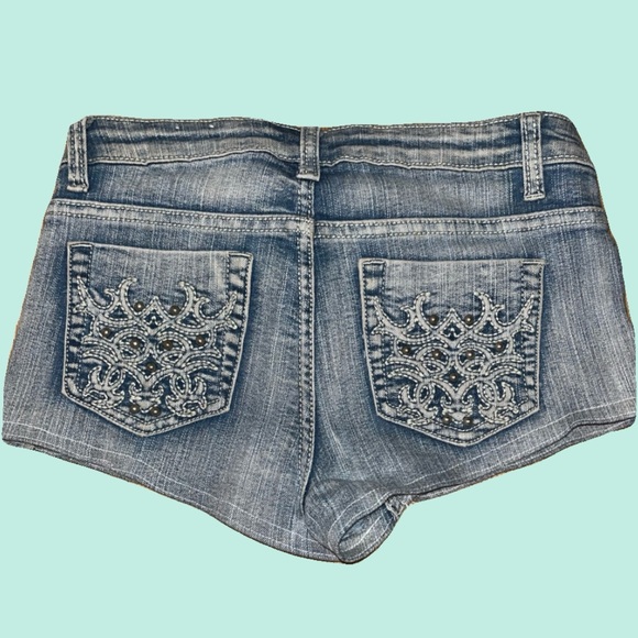SUKO JEANS DENIM SHORTS BLING 2000s back with embroidered pockets w/ rhinestone - Picture 1 of 2
